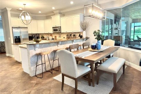 House in DeLand, Florida 6 bedrooms, 400.87 sq.m. № 2317443 - photo 13