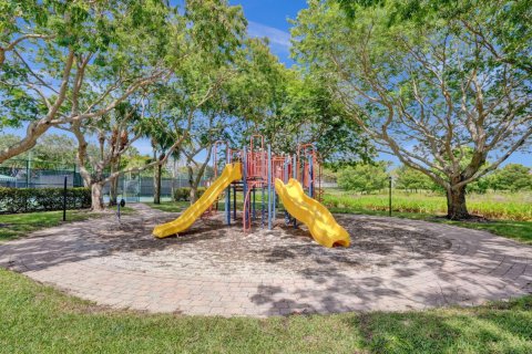 House in Lake Worth, Florida 4 bedrooms, 252.88 sq.m. № 1221656 - photo 1