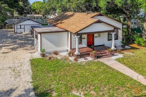 House in Tampa, Florida 3 bedrooms, 124.12 sq.m. № 1801695 - photo 1