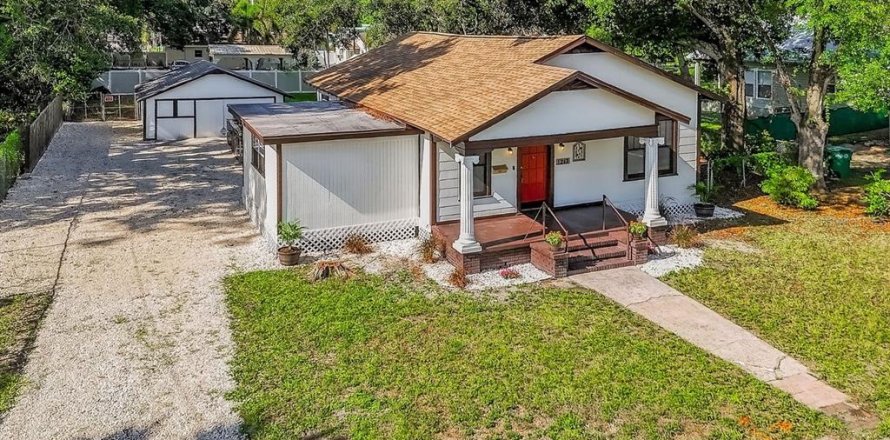 House in Tampa, Florida 3 bedrooms, 124.12 sq.m. № 1801695