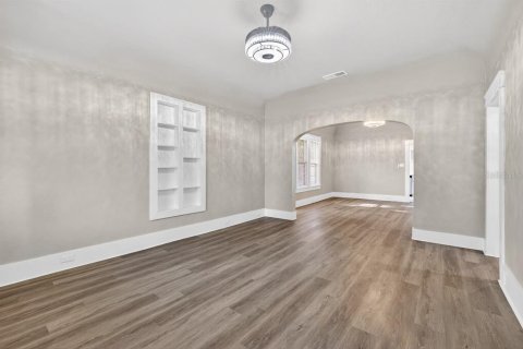 House in Tampa, Florida 3 bedrooms, 124.12 sq.m. № 1801695 - photo 15