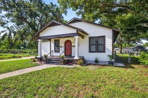 House in Tampa, Florida 3 bedrooms, 124.12 sq.m. № 1801695 - photo 2