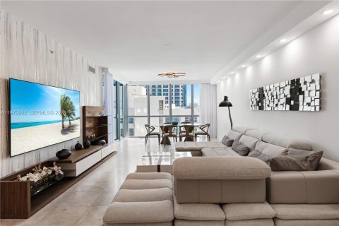 Condominio en Hollywood, Florida, 2 dormitorios  № 2044736