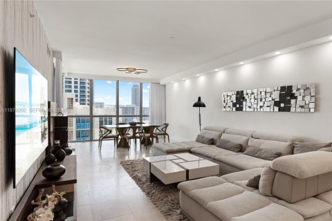 Condominio en alquiler en Hollywood, Florida, 2 dormitorios, 161 m2 № 2044736 - foto 2