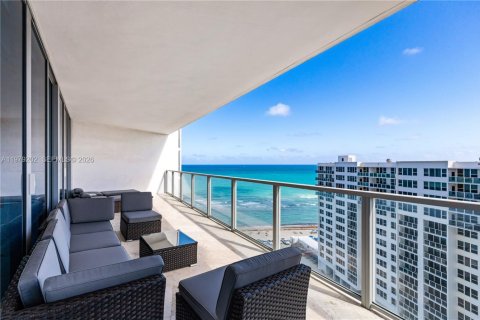 Condominio en alquiler en Hollywood, Florida, 2 dormitorios, 161 m2 № 2044736 - foto 14