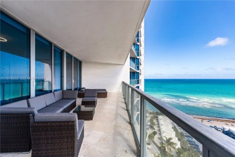 Condominio en alquiler en Hollywood, Florida, 2 dormitorios, 161 m2 № 2044736 - foto 15