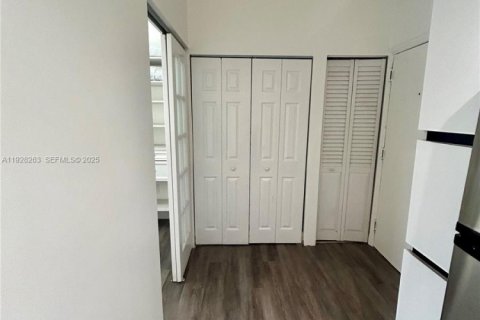 Condominio en venta en Miami Beach, Florida, 1 dormitorio, 34.65 m2 № 1988382 - foto 6