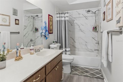 Condo in Saint Petersburg, Florida, 1 bedroom  № 2377905 - photo 19