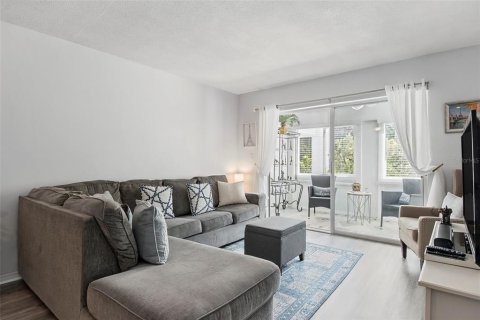 Condo in Saint Petersburg, Florida, 1 bedroom  № 2377905 - photo 8