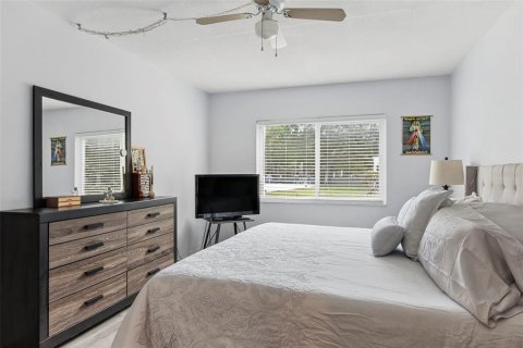 Condo in Saint Petersburg, Florida, 1 bedroom  № 2377905 - photo 17