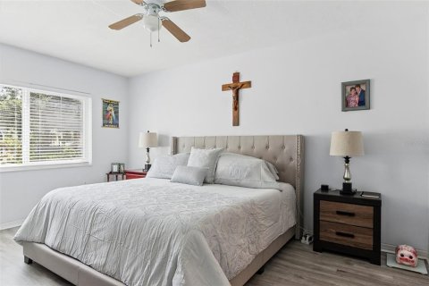 Condo in Saint Petersburg, Florida, 1 bedroom  № 2377905 - photo 16