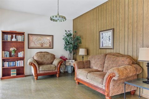 Condo in Saint Petersburg, Florida, 1 bedroom  № 2377905 - photo 27