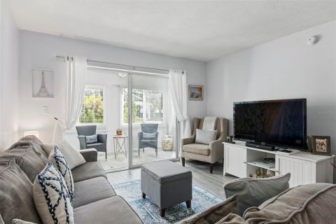 Condo in Saint Petersburg, Florida, 1 bedroom  № 2377905 - photo 5