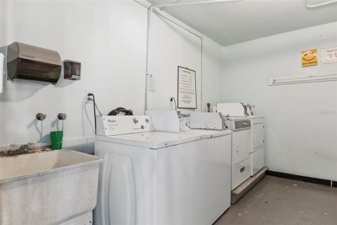 Condo in Saint Petersburg, Florida, 1 bedroom  № 2377905 - photo 22
