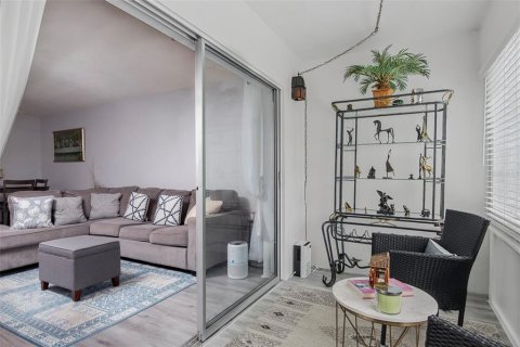 Condo in Saint Petersburg, Florida, 1 bedroom  № 2377905 - photo 4
