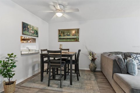 Condo in Saint Petersburg, Florida, 1 bedroom  № 2377905 - photo 9