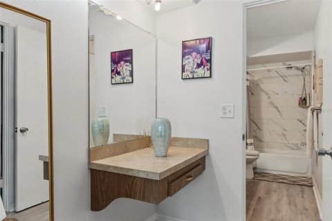 Condo in Saint Petersburg, Florida, 1 bedroom  № 2377905 - photo 21