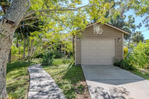 Villa ou maison à vendre à Sarasota, Floride: 2 chambres, 85.93 m2 № 1851446 - photo 1