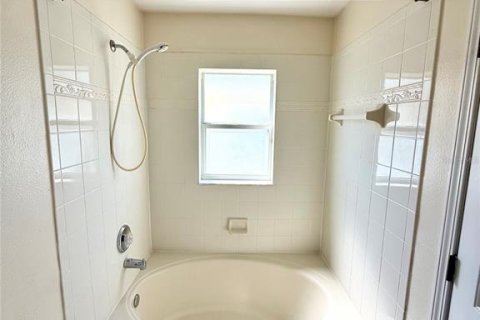 Villa ou maison à louer à Gibsonton, Floride: 3 chambres, 137.68 m2 № 2341616 - photo 10