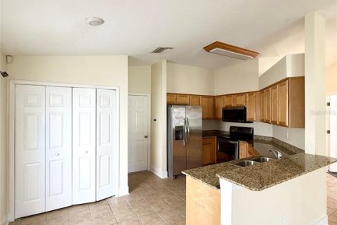 Villa ou maison à louer à Gibsonton, Floride: 3 chambres, 137.68 m2 № 2341616 - photo 5