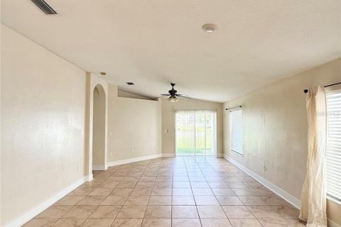Villa ou maison à louer à Gibsonton, Floride: 3 chambres, 137.68 m2 № 2341616 - photo 4