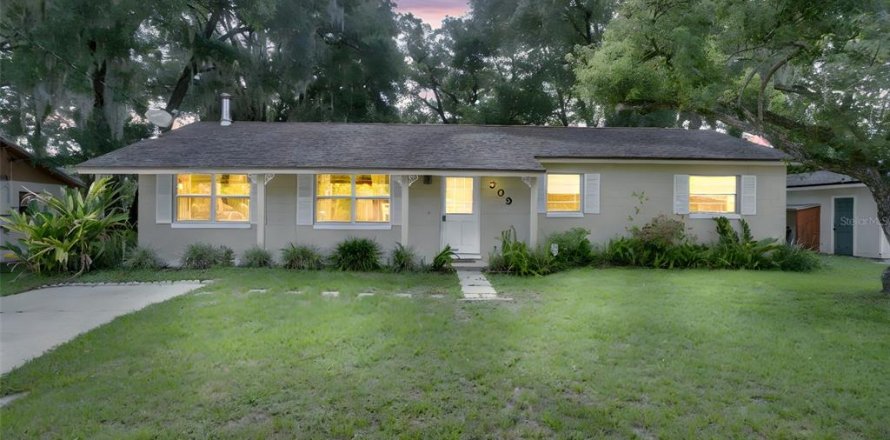 House in DeLand, Florida 3 bedrooms, 113.53 sq.m. № 1824747