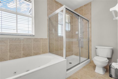 Touwnhouse à vendre à Pembroke Pines, Floride: 3 chambres, 153.94 m2 № 2385216 - photo 25