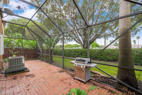 Touwnhouse à vendre à Pembroke Pines, Floride: 3 chambres, 153.94 m2 № 2385216 - photo 28