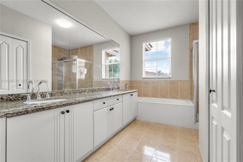 Touwnhouse à vendre à Pembroke Pines, Floride: 3 chambres, 153.94 m2 № 2385216 - photo 24