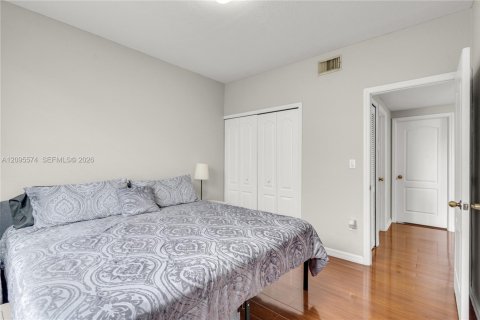 Touwnhouse à vendre à Pembroke Pines, Floride: 3 chambres, 153.94 m2 № 2385216 - photo 18