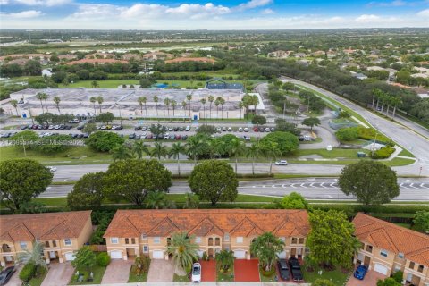 Touwnhouse à vendre à Pembroke Pines, Floride: 3 chambres, 153.94 m2 № 2385216 - photo 30