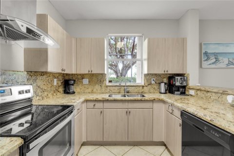 Touwnhouse à vendre à Pembroke Pines, Floride: 3 chambres, 153.94 m2 № 2385216 - photo 12
