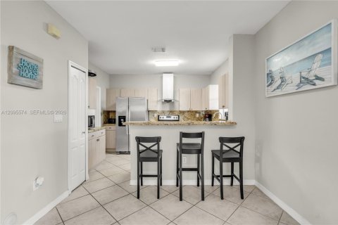 Touwnhouse à vendre à Pembroke Pines, Floride: 3 chambres, 153.94 m2 № 2385216 - photo 9