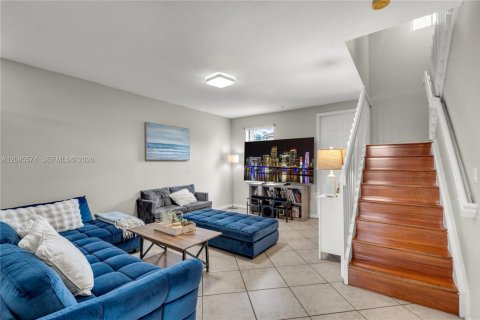 Touwnhouse à vendre à Pembroke Pines, Floride: 3 chambres, 153.94 m2 № 2385216 - photo 6