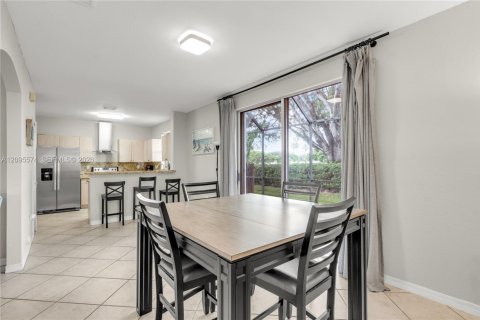 Touwnhouse à vendre à Pembroke Pines, Floride: 3 chambres, 153.94 m2 № 2385216 - photo 8