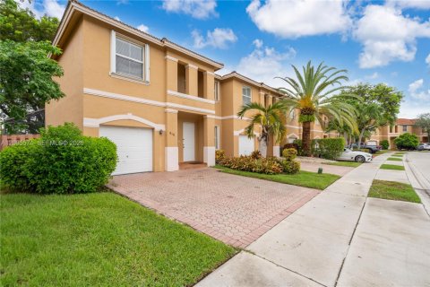Touwnhouse à vendre à Pembroke Pines, Floride: 3 chambres, 153.94 m2 № 2385216 - photo 2