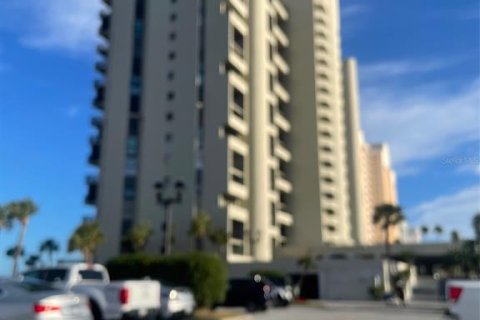 Condo in Clearwater, Florida, 2 bedrooms  № 977225 - photo 1