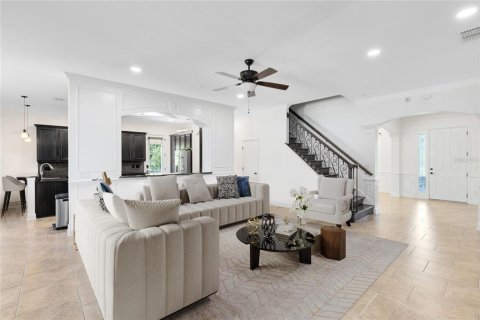 Casa en venta en Orlando, Florida, 5 dormitorios, 371.7 m2 № 1793012 - foto 5