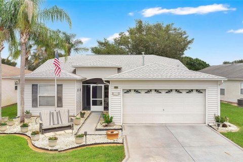 House in Leesburg, Florida 2 bedrooms, 145.67 sq.m. № 2216758
