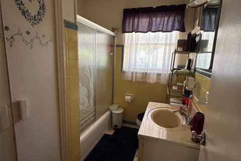 House in Tampa, Florida 4 bedrooms, 168.9 sq.m. № 1786270 - photo 6