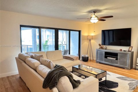 Condo in Fort Lauderdale, Florida, 2 bedrooms  № 2086622 - photo 10