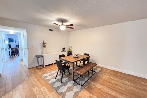 Condo in Fort Lauderdale, Florida, 2 bedrooms  № 2086622 - photo 13