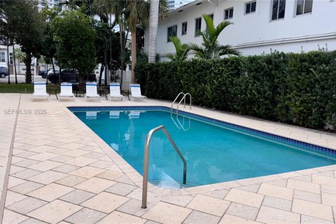 Condo in Fort Lauderdale, Florida, 2 bedrooms  № 2086622 - photo 15