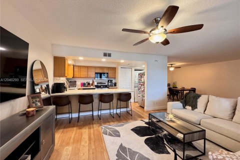 Condo in Fort Lauderdale, Florida, 2 bedrooms  № 2086622 - photo 12