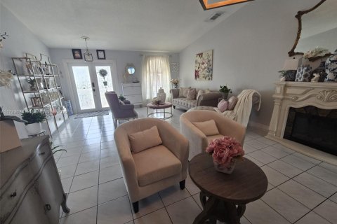 Casa en venta en Miami, Florida, 4 dormitorios, 181.44 m2 № 1483040 - foto 16