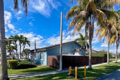 Casa en venta en Miami, Florida, 4 dormitorios, 181.44 m2 № 1483040 - foto 5