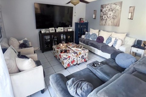 Casa en venta en Miami, Florida, 4 dormitorios, 181.44 m2 № 1483040 - foto 22
