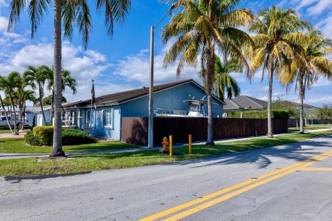 Casa en venta en Miami, Florida, 4 dormitorios, 181.44 m2 № 1483040 - foto 11