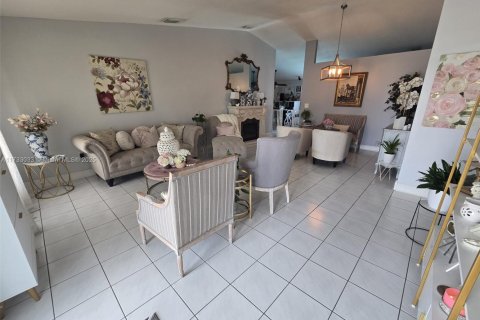 Casa en venta en Miami, Florida, 4 dormitorios, 181.44 m2 № 1483040 - foto 13