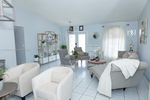 Casa en venta en Miami, Florida, 4 dormitorios, 181.44 m2 № 1483040 - foto 18